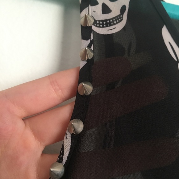 Skull black and white see-through with spikes - Picture 3 of 7